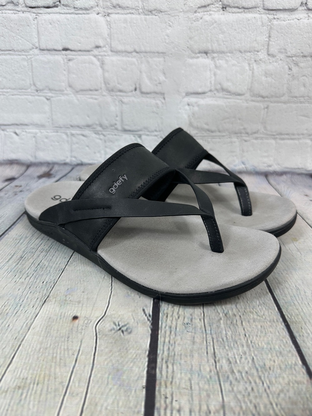 Gravity Defyer Women's GDEFY Gimor Leather Fashion Flip Flops size 10